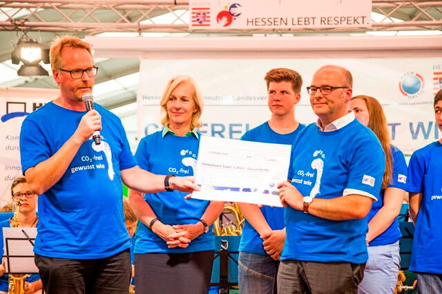 Dr. Bernadette Weyland, Elmar Damm, Schulleiter Rainer Guss