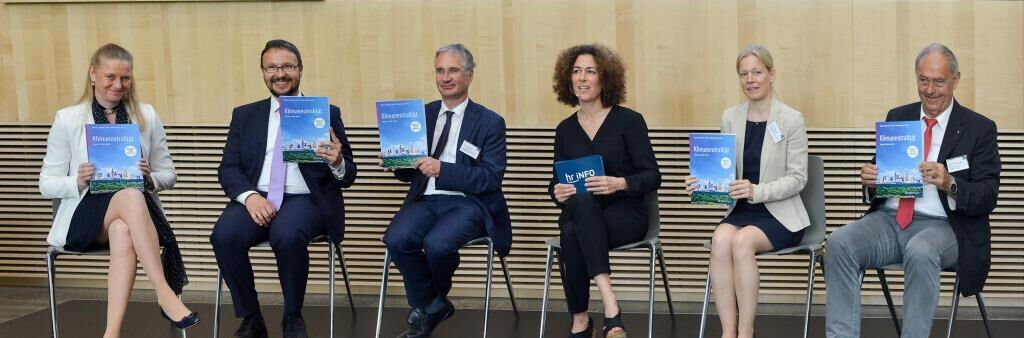 Die Teilnehmer der Podiumsdiskussion
