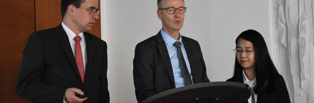 Steffen Benz, Hans-Günter Göddemeyer und Übersetzerin Pham Thi Lan Phuong