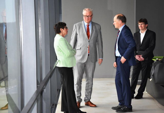 Dr. Vera Rupp, Finanzminister Dr. Thomas Schäfer, Dr. Udo Recker, Dr. Jürgen Hirsch