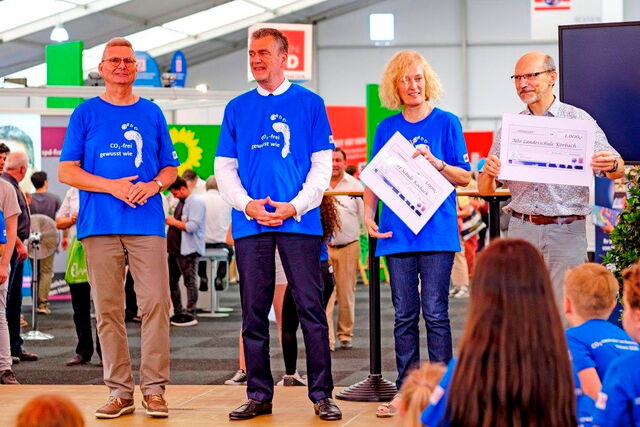 Stabsstellenleiter Hans-Ulrich Hartwig, Staatssekretär Dr. Martin Worms, Irmgard Geck, Robert Gassner