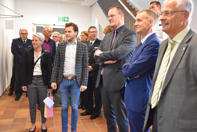 Enthüllung der Gebäudeplakette