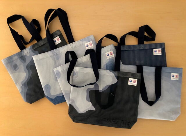 Taschen aus altem Banner